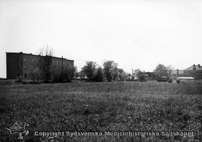 Vipeholm från nordöst.
Vipeholm exteriört, Gammal kasern till höger. Foto Omonterat
Nyckelord: Exteriört;Omonterat;Foto;Kapsel 15;Vipeholm;Nordöst;Kasern