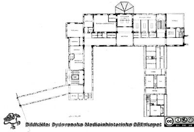 Entréhuset från 1918 på Lasarettet i Lund
Våningen 1 trappa upp. Röntgeninstitutet. Från rastrerad tryckt förlaga: Borelius (1918): Malmöhus Läns Lasarett i Lund 1768-1918. I. De äldre lasarettsbyggnadernas historia.
