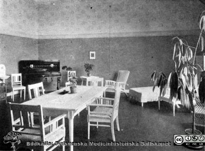 Medicinska Kliniken i Lund c:a 1918. Dagrum
Från rastrerad tryckt förlaga: Borelius (1918): Malmöhus Läns Lasarett i Lund 1768-1918. I. De äldre lasarettsbyggnadernas historia.
Nyckelord: Lasarettet;Lund;USiL;Universitetssjukhuset;Medicinsk;Klinik;Dagrum