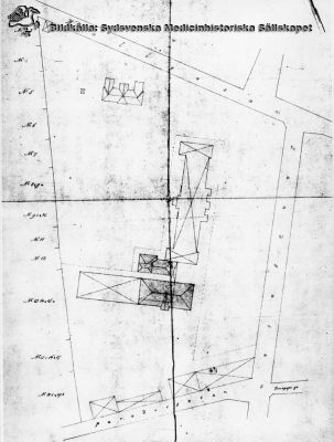 Planritning över Lunds Lasarett 1876, kompletterad 1884
Karta öfver en del af tomten no 20 - kallad Paradislyckan - uti staden Lund, tillhörig Malmöhus läns lasarett, upprättad år 1876 och kompletterad år 1884. 
Man ser från norr barnbördshuset, kirurgiska kliniken, badhuset, ögonkliniken och väster därom medicinska kliniken. I ögonkliniken ser man streckat infällt det äldsta lasarettet, Stallmästarehuset. Kartan är kompletterad år 1884 med de mörkt ifyllda badhuset och ögonkliniken. Byggnadsstyrelsen, Lund. 
Nyckelord: Lasarettet;Lund;Södra; Området;Karta;Byggnadsstyrelsen