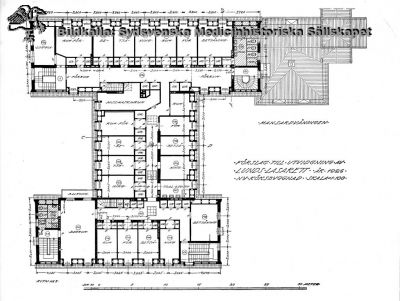 Lunds Lasaretts kök av år 1926, mansardvåningen.
Planritning över Lunds Lasarett nya köksbyggnad år 1926, mansardvåningen (=vinden). Huset hyser sedan början på 2000-talet Theologicum.
Nyckelord: Lund;Lasarett;Planritning;Kök;Köksbyggnad;Källare;Mansardvåning;Vind;Vindsvåning;Theologicum