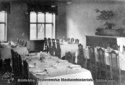 Undersköterskornas matsal på södra lasarettsområdet 1905
Påskrift: "Gam. Las.: Undersköterskornas matsal 1905". Reprofoto av rastrerat (tryckt) original. Fotografi, monterat.
Nyckelord: Kapsel 03;Regionarkivet;Lasarettet;Lund;Matsal;Undersköterska;Undersköterskor