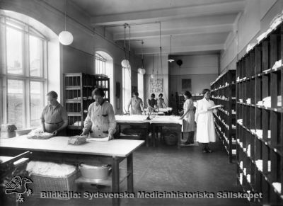 Linneförrådet på tvätteriet på södra lasarettsområdet i början av 1900-talet
Serviceenheter, tvätt. Södra området. Foto Otto Ohm, Malmö. Omonterat fotografi.
Nyckelord: Kapsel 03;Regionarkivet;Lasarettet;Lund;Tvätt;Tvätteri;Otto;Ohm;Linneförråd;