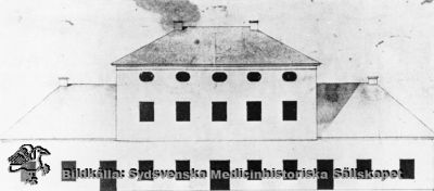 Plantagehusets exteriör, Lund
Plantagehuset vid Kävlingevägen var i mitten på 1700-talet påtänkt som sjukhus. Reprofoto av en tryckt bild. Monterat
Nyckelord: Kapsel 18;Fasad;Arkiktektritning