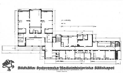 Ögonkliniken i Lund, Plan av bottenvåningen.
Bild 2. Plan av bottenvåningen inom den nya ögonkliniken vid Lunds lasarett (invigd 1942). Reprofoto av en tryckt bild. Monterat. 
Nyckelord: Kapsel 18;Lund;Planritning;Arkitektritning;Ritning;Norra;Område;Lasarett