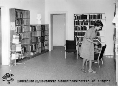 Biblioteket på Ortopediska kliniken
Originalfoto, nära 1968. Monterat
Nyckelord: Kapsel 18;Lasarettet;Lund;Norra;Området;Lasarettsbibliotek