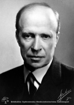 Henrik Sjöbring (1879-1956)
Lasarettsdirektör 1936-1937. Publicerad i Flaum 1968, sid. 223. Originalfoto ateljé Fischer 1942. Monterat
Nyckelord: Kapsel 18;Lund;Universitet;Porträtt