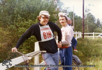 Cykeltävling på St Lars
Omärkt bild i kapsel med bilder från St Lars. Originalfoto Ej monterat. Cykeltävling. Idrott.
Nyckelord: Kapsel 19;St Lars;Personal;Tävling;Idrott;Cykel