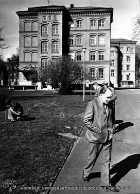 St Lars sjukhus i Lund. 'Förvaltningen' Brylen 1973
Påskrift "5A 1973 'Förvaltningen' Brylen". Originalfoto. Ej monterat
Nyckelord: Kapsel 19;St Lars;Personal;Patienter