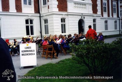 S:t Larsparkens dag 1997
Lunds kommunala musikskola underhåller. Originalfoto. Ej monterat
Nyckelord: St Lars;Lund;Fest