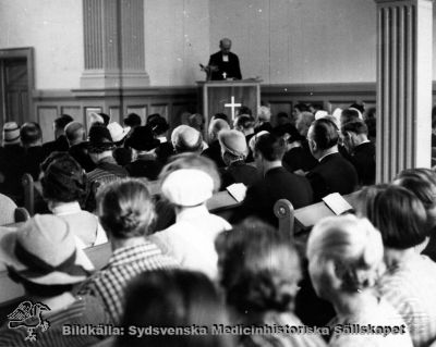 Kyrksalen på hospitalet Östra sjukhuset 
Återinvigning efter renovering. Foto på andra halvan av 1900-talet. Originalfoto. Ej monterat.
Nyckelord: Kapsel 19;St Lars;Lund;Interiör;Kyrka