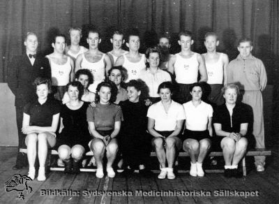 Gymnastikgrupp, hösten 41
Foto från en kapsel med bilder från St Lars före 2006. Originalfoto. Monterat
Nyckelord: Kapsel 20;St Lars;Lund;Skötare;Mentalvårdare;Personal