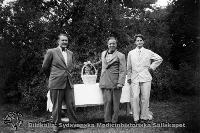 Vinnare i badmintontävling på St Lars 1955
Kapsel 20. År 1955, vinnare av badmintontävlingen. Öhman i mitten. Originalfoto. Ej monterat
Nyckelord: Kapsel 20;St Lars;Lund;Personal;Idrott;Badminton
