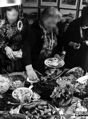 Interiör med julbord från Häggenäs sjukhem nära Höör
Kapsel 20 med bilder från St Lars. Häggenäs sjukhem 1978. Foto Informationssektionen vid Lunds sjukvårdsdistrikt. Originalfoto. Ej monterat. Julbord.
Nyckelord: Kapsel 20;St Lars;Lund;Mentalsjukvård;Sjukhem;Fest