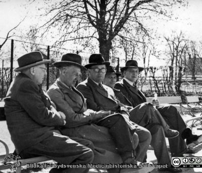 Skötare på St Lars
Kapsel 21 med bilder från St Lars. Påskrift: "Wikander, Engkvist, Malte Andersson, Liedholm, Wessel", rimligen skötare på St Lars. Originalfoto, mitten av 1900-talet. Ej monterat
Nyckelord: Kapsel 21;Personal;St Lars;Lund