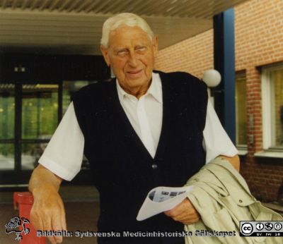 Harry Hansson
Kapsel 23 med bilder från Orup. Kuvert med påskrift "Direktionen" Påskrift på bilden: "Harry Hansson". Originalfoto. Monterat.
Nyckelord: Kapsel 23;Orup;Direktion;Personal;Porträtt