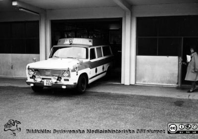 Ambulansstationen Hörby
Kapsel 23. Omärkt bild. Originalfoto. Ej monterat. I kuvert märkt "Ambulansstationen Hörby. 75-82. 83-85 Bernt Isacsson. 324-327 Ulf Lindström". Foto under 1900-talets sista fjärdedel.
Nyckelord: Kapsel 23;Hörby;Ambulans;Station;Ambulansstation