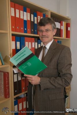 Per Wollmer, professor på Malmö Allmänna Sjukhus
Professor Per Wollmer, avd. f. klinisk fysiologi i Malmö. Hjälpte Ulf Havelius i hans projekt med ultraljudsundersökningar av ögats cirkulation i ljus och mörker (A ophthalmica och A centralis retinae). Foto Johnny Ring 2006. 
Nyckelord: UMAS; MAS; Malmö_; Allmänna; Sjukhus; Oftalmologi; Klinisk; Fysiologi; Adaptation; Ljus; Mörker; Seende