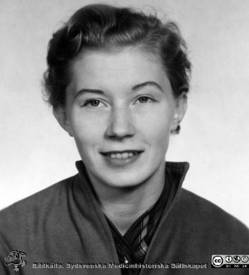 Liisa Muth
Kapsel 25. Liisa Muth på kirurgkursen i Lund 1956. Originalfoto. Monterat
Nyckelord: Kapsel 25;Utbildning;Läkare;Kirurgi