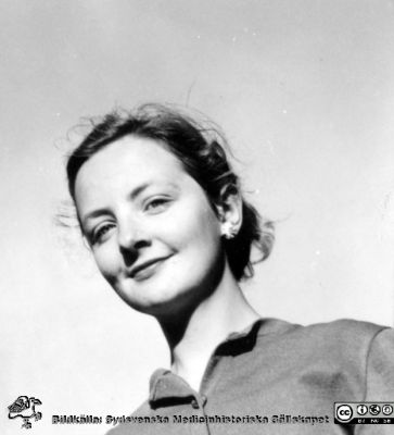 Kerstin Dahlin
Kapsel 25. Kerstin Dahlin på kirurgkursen i Lund 1956. Originalfoto. Monterat
Nyckelord: Kapsel 25;Utbildning;Läkare;Kirurgi