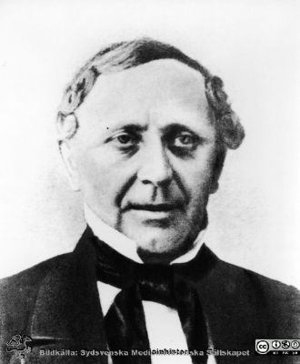 Professor Anders Bruzelius
Kapsel 29. Påskrift: "Anders Bruzelius". Original reprofoto av rastrerad förlaga. Ej monterat
Nyckelord: Kapsel 29;Universitet;Lasarett;Lund