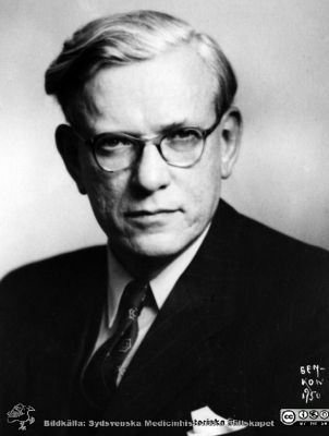 Professor Jan Paul Strömbeck
Kapsel 29. Foto Benkow 1950. Originalfoto. Ej monterat
Nyckelord: Kapsel 29;Universitet;Lund;Lasarett;Professor
