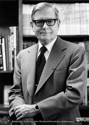 Prof. William Longmire 
Kapsel 29. Dedikation på framsidan "To Stig with admiration. Bill Longmire, 9/1-96". Originalfoto. Ej monterat
Nyckelord: Kapsel 29;Universitet;Lund;Lasarett;Professor