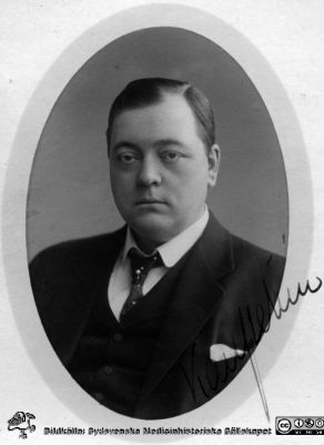 Karl Petrén
Kapsel 30. Autograf på bildsidan: Karl Petrén. Originalfoto, ateljé Rahmn, Lund och Malmö. Ej monterat
Nyckelord: Kapsel 30;Lund;Universitet;Lasarett;Professor;Medicin