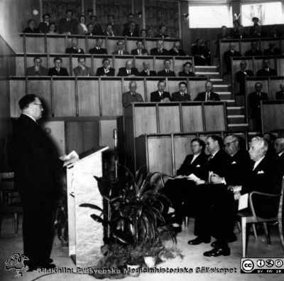 S.A. Johansson invigningstalar i aulan på Malmö Allmänna Sjukhus
Kapsel 30. Originalfoto. I kuvert märkt "Bengt W. Johansson. Aulan MAS". Ej monterat
Nyckelord: Kapsel 30;Malm;Sjukhus;MAS;Invigning