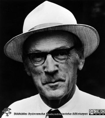Karl Erik Lagergren
Kapsel 30. Omärkt bild. Kirurgöverläkare i Hässleholm. Publicerad vid nekrolog i Sydsvenska Medicinhistoriska Sällskapets årsskrift 1990, sid 176. Originalfoto. Ej monterat
Nyckelord: Kapsel 30;Porträtt;Kirurgi;Läkare;Nekrolog