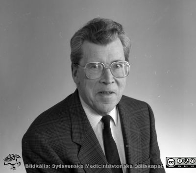 Sven-Erik Bergentz 1993
MAS II 1993. Prof. Sven-Erik Bergentz, KIR, MAS, pensionering 1993. Från negativ i sjukhusfotograf Björn Henrikssons arkiv.
Nyckelord: Album MAS II 1993;Läkare;Professor;Porträtt