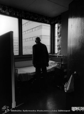 Radiologiska / onkologiska kliniken i slutet av 1980-talet
Foto Ola Terje låda B. 59/7. Se bild C 6400, Vårdrum avd 86. Originalfoto. Ej monterat
Nyckelord: Lasarett;Lund;Universitet;Universitetssjukhus;USiL;Radiologi;Onkologi