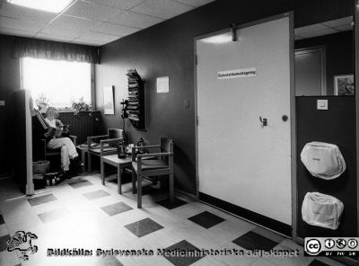 Radiologiska / onkologiska kliniken i slutet av 1980-talet
Foto Ola Terje låda B. 65/9. Cytostatikamottagning, Väntrum- Originalfoto. Ej monterat
Nyckelord: Lasarettet;Lund;Universitet;Universitetssjukhus;USiL;Radiologi;Onkologi