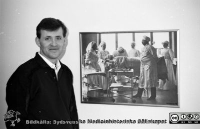 Malmö Allmänna Sjukhus 1993. Klinikföreståndare Thomas Persson?
Album MAS 1993 I  i fotograf Björn Henrikssons samling. Kanske Thomas Persson, klinikföreståndare på ortopediska kliniken. Från negativ
Nyckelord: UMAS;MAS;Malmö_;Allmänna;Sjukhus;Ortopedi;Klinikföreståndare