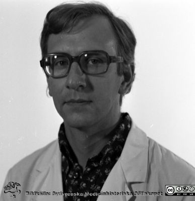 Göran Strömblad
Kapsel 29. Kirurg i Lund, senare delen av 1900-talet. Negativ ur pärm med bilder uppsatta på kirurgiska klinikens forskningsavdelning 1988. Ej monterat
Nyckelord: Kapsel 29;Kirurgi;Lund