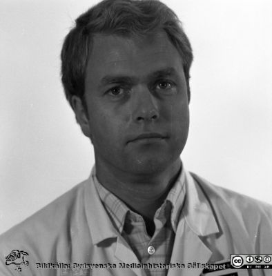 Hans Bauer, kirurg
Kapsel 29. Troligast i Lund, senare delen av 1900-talet. Negativ ur pärm med bilder som fanns uppsatta på kirurgiska klinikens arbets- och forskningsavdelning i Lund år 1988. Ej monterat
Nyckelord: Kapsel 29;Kirurgi;Lund