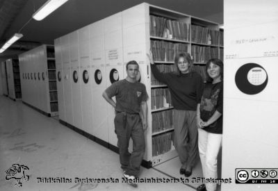 Malmö Allmänna Sjukhus 1992. Nytt journalarkiv med kompaktsystem.
Album MAS 1992 i fotograf Björn Henrikssons samling. Nytt journalarkiv, s.k. kompaktarkiv. Foto för PULS.	 Från negativ
Nyckelord: UMAS;MAS;Malmö_;Allmänna;Sjukhus;Journaler;Sektreterare;Journalarkiv