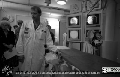 Malmö Allmänna Sjukhus 1992. Invigning av angiografiutrustning
Album MAS 1992 i fotograf Björn Henrikssons samling. Invigning av angiografisk utrustning. Från negativ
Nyckelord: UMAS;MAS;Malmö_;Allmänna;Sjukhus;Röntgen;Kärlröntgen;Angiografi;Invigning