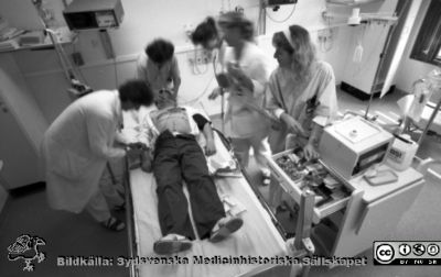 Malmö Allmänna Sjukhus 1992. Rimligen akutmottagningen
Album MAS 1992 i fotograf Björn Henrikssons samling. Illustration till årsrapport för medicinska kliniken. Foto troligen från akutmottagningen. Från negativ
Nyckelord: UMAS;MAS;Malmö;Allmänna;Sjukhus;Medicin;Akutmottagning