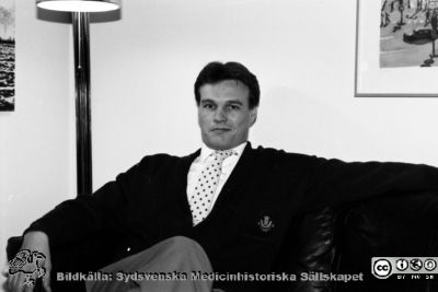 Malmö Allmänna Sjukhus 1992. Divisionschef (psykiatri) Lars-Olof Ljungberg
Album 1992 A i fotograf Björn Henrikssons samling. Puls. 921116. Från negativ
Nyckelord: UMAS;MAS;Malmö_;Allmänna;Sjukhus;Psykiatri;Administration