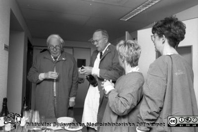 Malmö Allmänna Sjukhus. Invigning ögon op. 
Album 1992 C, från fotograf Björn Henrikssons samling. Torsten Krakau. Kjell Dyster--Aas. Boel Bengtsson. Gunilla Lundskog, Sjuksköterska (och dåvarande avdelningsföreståndare på Mott 3). 1992. Negativ
Nyckelord: Album 1992C;MAS;Malmö;Avdelning;Operation