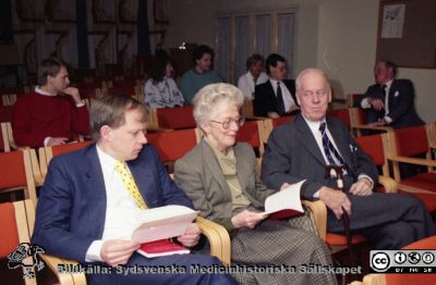 Malmö Allmänna Sjukhus 1988. Annika Bernow-Lindblads disputation
Album MAS 1988A i fotograf Björn Henrikssons samling. Kvinnokliniken, Mars-88, disputation, Annika Bernow-Lindblad. Längst till höger kanske Lennart Bernow.	 Från negativ.
Nyckelord: UMAS;MAS;Malmö_;Allmänna;Sjukhus;Kvinnoklinik;KK;Gynekologi;Ultraljud;Obstetrik