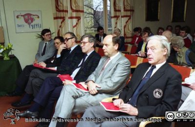 Malmö Allmänna Sjukhus 1988. Annika Bernow-Lindblads disputation
Album MAS 1988A i fotograf Björn Henrikssons samling. Kvinnokliniken, Mars-88, disputation, Annika Bernow-Lindblad. På första raden från vänster: Kjell Lindström, Björn Jonsson, Bertil Sundén, NN, Karel Marsal, Stig Kullander. Från negativ
Nyckelord: UMAS;MAS;Malmö_;Allmänna;Sjukhus;Kvinnoklinik;KK;Gynekologi;Ultraljud;Obstetrik