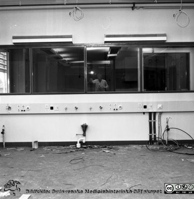 Nyinstallerad ledningslist i patientrum
Pärm äldre neg. 1951-1958 MAS, från fotograf Björn Henrikssons samling. Foto för Ångpanneföreningen. Negativ
Nyckelord: 1950-talet;MAS;Malmö;Ledningslist;Vårdrum