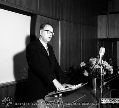 Invigningsceremoni i aulan, MAS
Pärm neg. MAS 1962-1966. Från fotograf Björn Henrikssons samling. Ceremoni i aulan, MAS. Statsminister Tage Erlander i talarstolen. Från negativ
Nyckelord: UMAS;MAS;Malmö_;Allmänna;Sjukhus;Invigning;Statsminister;Aulan