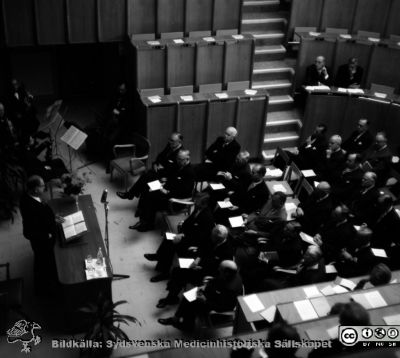 Invigningsceremoni i aulan, MAS
Pärm neg. MAS 1962-1966. Från fotograf Björn Henrikssons samling. Ceremoni i aulan, MAS. Statsminister Tage Erlander i talarstolen. Från negativ
Nyckelord: UMAS;MAS;Malmö_;Allmänna;Sjukhus;Invigning;Aulan;Statsminister