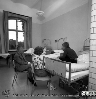 Vårdsal 1972, gamla öronkliniken, Malmö Allmänna Sjukhus
Pärm neg. MAS 1967-1972. Från fotograf Björn Henrikssons samling. Påskrift: "Öron klin. Gamla lokaler. 7209".  Från negativ
Nyckelord: UMAS;MAS;Malmö_;Allmänna;Sjukhus;Öron;Öronklinik;ENT;Oto-rhino-laryngologi