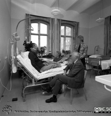 Vårdsal 1972, gamla öronkliniken, Malmö Allmänna Sjukhus
Pärm neg. MAS 1967-1972. Från fotograf Björn Henrikssons samling. Påskrift: "Öron klin. Gamla lokaler. 7209".  Från negativ
Nyckelord: UMAS;MAS;Malmö;Allmänna;Sjukhus;Öron;Öronklinik;ENT;Oto-rhino-laryngologi