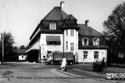 Byggnad 131. Barnkliniken, "Flens" (Flensburgska barnsjukhuset), uppförd 1913. 
Originalfoto. Från narkospersonalens album till sin chef Olle Lundskog i början på 1980-talet i samband med att han pensionerades, och ställt till Sydsvenska Medicinhistoriska Sällskapets förfogande av dennes dotter Gunilla.
Nyckelord: Barn;Sjukhus;Malmö;UMAS;MAS;Flensburgska