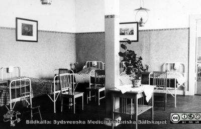 Malmö Allmänna Sjukhus. Vårdsal.
Originalfoto. Från narkospersonalens album till sin chef Olle Lundskog i början på 1980-talet i samband med att han pensionerades, och ställt till Sydsvenska Medicinhistoriska Sällskapets förfogande av dennes dotter Gunilla.
Nyckelord: UMAS;MAS;Malmö;Allmänna;Sjukhus;Vårdsal